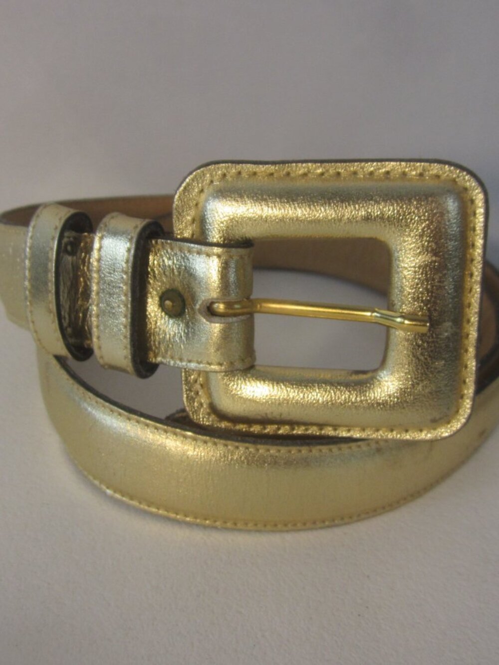 Saks Fifth Avenue Women Small  Gold Metallic Leather Belt Preppy  24" - 28"